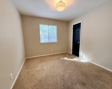 1920 White Oak Cir - Photo Thumbnail 12