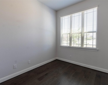 19337 Pilton Dr - Photo Thumbnail 6