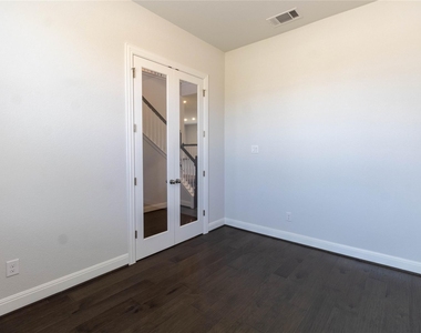 19337 Pilton Dr - Photo Thumbnail 8