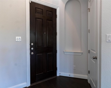19337 Pilton Dr - Photo Thumbnail 5