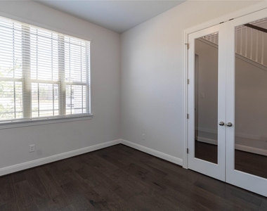 19337 Pilton Dr - Photo Thumbnail 7