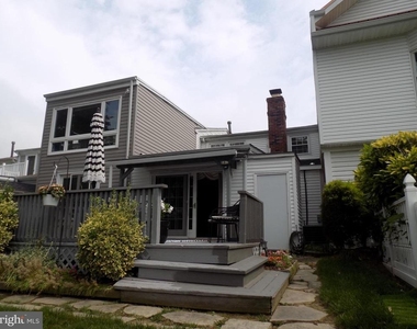 702 Towne Center Drive - Photo Thumbnail 28