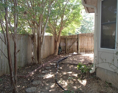 208 Juniper St - Photo Thumbnail 15