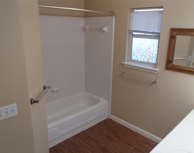 208 Juniper St - Photo Thumbnail 25
