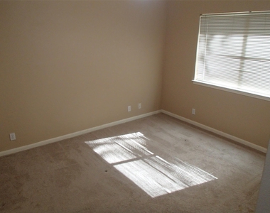 208 Juniper St - Photo Thumbnail 23