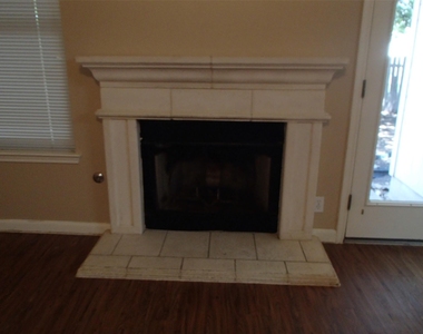 208 Juniper St - Photo Thumbnail 4