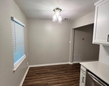 6302 Chesterfield Ave - Photo Thumbnail 7