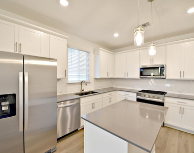 517 Scooter St - Photo Thumbnail 7