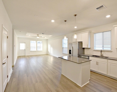 517 Scooter St - Photo Thumbnail 5