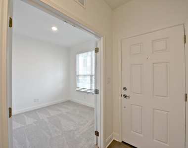 517 Scooter St - Photo Thumbnail 3