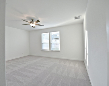 517 Scooter St - Photo Thumbnail 10