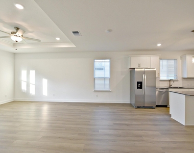 517 Scooter St - Photo Thumbnail 9