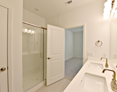 517 Scooter St - Photo Thumbnail 12