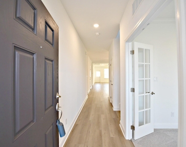 517 Scooter St - Photo Thumbnail 2