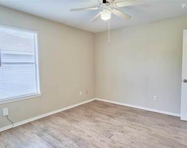 2214 Katy Ln - Photo Thumbnail 10