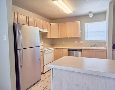 2214 Katy Ln - Photo Thumbnail 5
