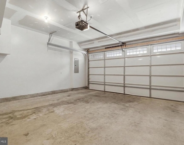 3589 Katherine Way - Photo Thumbnail 10