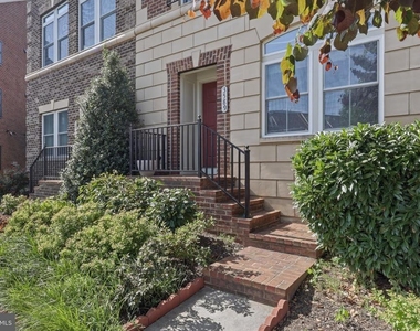 3589 Katherine Way - Photo Thumbnail 2