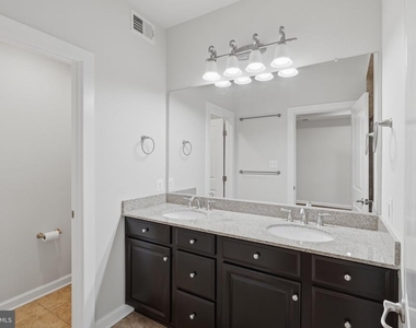 3589 Katherine Way - Photo Thumbnail 32