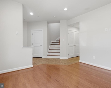 3589 Katherine Way - Photo Thumbnail 5