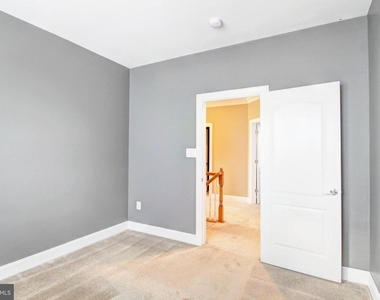 4105 Brushfield - Photo Thumbnail 10