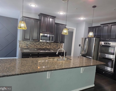 2873 Sweetbay Street - Photo Thumbnail 12