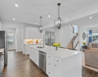 8378 Legacy Circle - Photo Thumbnail 11