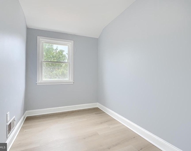 1902 Kelmore Road - Photo Thumbnail 12