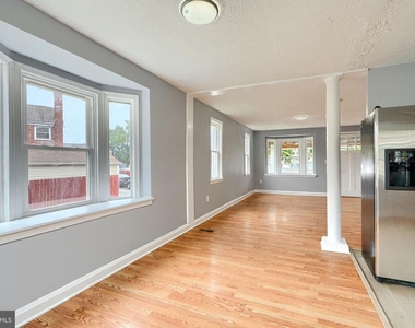 1902 Kelmore Road - Photo Thumbnail 5