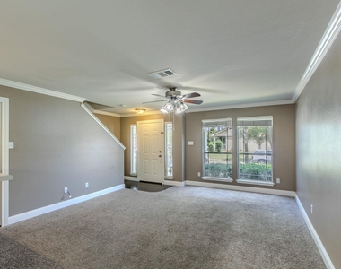 824 Palo Duro Dr - Photo Thumbnail 3