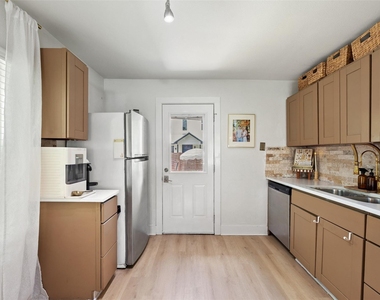 1103 Brass St - Photo Thumbnail 7