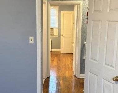 2709 E Hoffman Street - Photo Thumbnail 8
