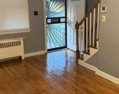 2709 E Hoffman Street - Photo Thumbnail 2