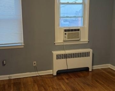 2709 E Hoffman Street - Photo Thumbnail 9
