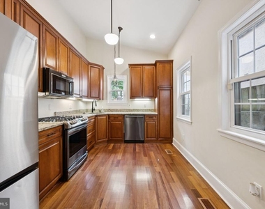 1814 E Pratt Street - Photo Thumbnail 8