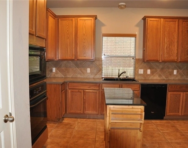 507 Las Colinas Dr - Photo Thumbnail 3