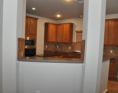 507 Las Colinas Dr - Photo Thumbnail 4