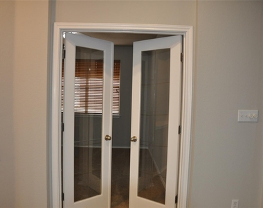 507 Las Colinas Dr - Photo Thumbnail 13