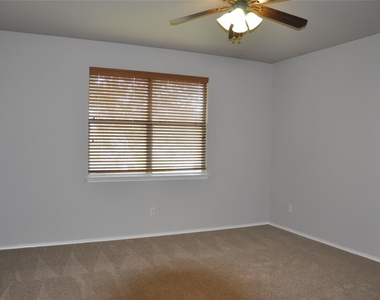507 Las Colinas Dr - Photo Thumbnail 16