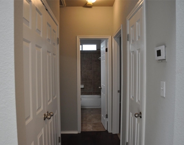 507 Las Colinas Dr - Photo Thumbnail 9