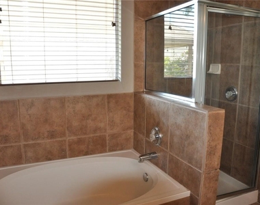 507 Las Colinas Dr - Photo Thumbnail 16