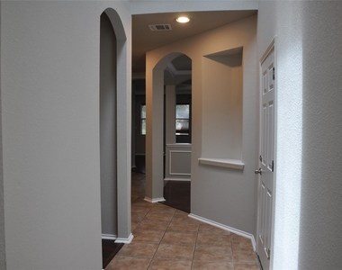507 Las Colinas Dr - Photo Thumbnail 8