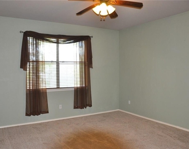 507 Las Colinas Dr - Photo Thumbnail 14
