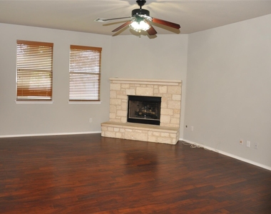 507 Las Colinas Dr - Photo Thumbnail 6