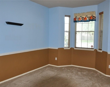 507 Las Colinas Dr - Photo Thumbnail 19