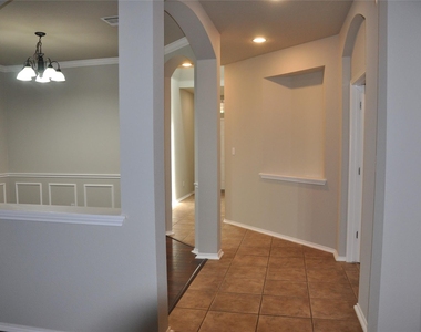 507 Las Colinas Dr - Photo Thumbnail 14