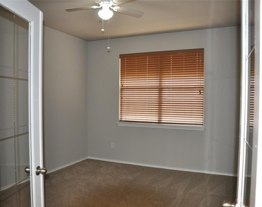 507 Las Colinas Dr - Photo Thumbnail 12