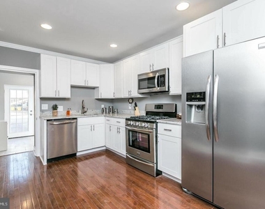 1505 Clarkson Street - Photo Thumbnail 3