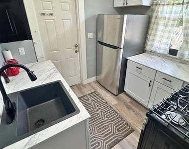 548 Radnor Avenue - Photo Thumbnail 4