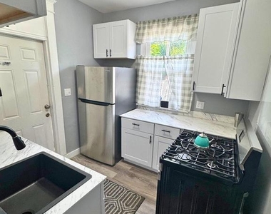 548 Radnor Avenue - Photo Thumbnail 3